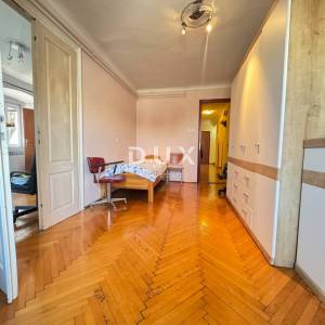 RIJEKA, CENTAR – Prostran četverosobni stan od 110 m² u blizini Korza