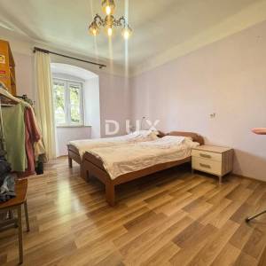 RIJEKA, CENTAR – Prostran četverosobni stan od 110 m² u blizini Korza