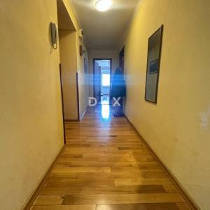 RIJEKA, CENTAR – Prostran četverosobni stan od 110 m² u blizini Korza