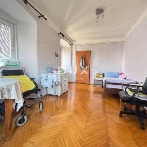 RIJEKA, CENTAR – Prostran četverosobni stan od 110 m² u blizini Korza