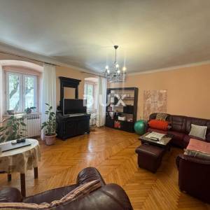 RIJEKA, CENTAR – Prostran četverosobni stan od 110 m² u blizini Korza