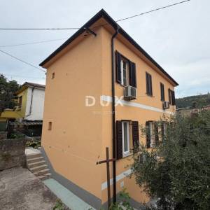 RIJEKA, CENTAR - samostojeća kuća s 3 odvojena stana + okućnica! PRILIKA!