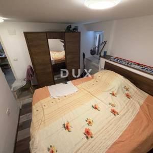RIJEKA, CENTAR - samostojeća kuća s 3 odvojena stana + okućnica! PRILIKA!