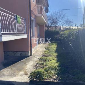 RIJEKA, HOSTI - kuća s dva stana