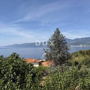 RIJEKA, KANTRIDA – pretežiti dio samostojeće kuće samo 200 m od mora, odlična mikrolokacija i pogled na more