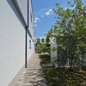 RIJEKA, KOSTRENA - Vila moderne arhitekture s pogledom na more, 297m2