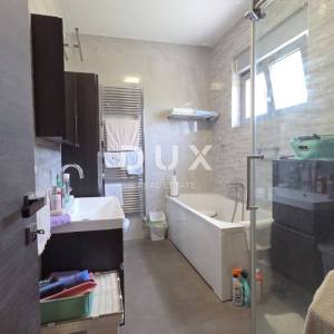 RIJEKA, KOSTRENA - Vila moderne arhitekture s pogledom na more, 297m2