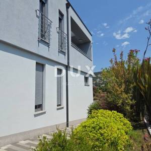 RIJEKA, KOSTRENA - Vila moderne arhitekture s pogledom na more, 297m2