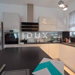 RIJEKA, KOSTRENA - Vila moderne arhitekture s pogledom na more, 297m2
