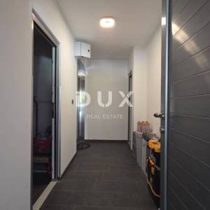 RIJEKA, KOSTRENA - Vila moderne arhitekture s pogledom na more, 297m2