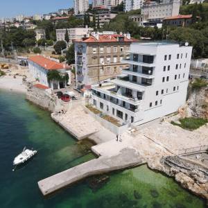 RIJEKA – PEĆINE | Luksuzan stan na 2. katu, prvi red do mora