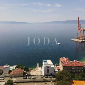 RIJEKA – PEĆINE | Luksuzan stan na 2. katu, prvi red do mora