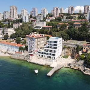 RIJEKA – PEĆINE | Luksuzan stan na 2. katu, prvi red do mora