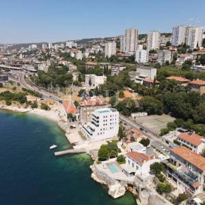 RIJEKA – PEĆINE | Luksuzan stan na 4. katu, prvi red do mora