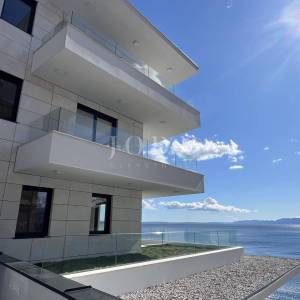 RIJEKA – PEĆINE | Luksuzan stan na 4. katu, prvi red do mora