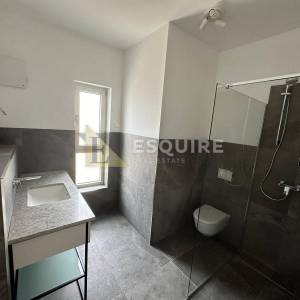 ROGOZNICA - Novoizgrađena villa s bazenom i predivni pogledom