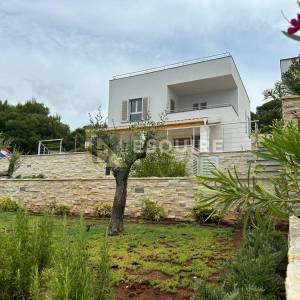 ROGOZNICA - Novoizgrađena villa s bazenom i predivni pogledom