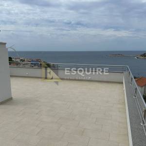 ROGOZNICA - Novoizgrađena villa s bazenom i predivni pogledom