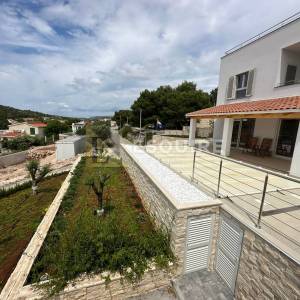 ROGOZNICA - Novoizgrađena villa s bazenom i predivni pogledom