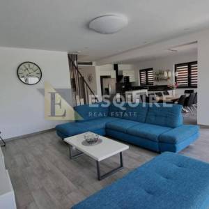 ROVANJSKA - Vila katnica s bazenom i velikim vrtom u blizini mora - 270m2