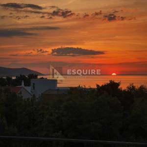 ROVANJSKA - Vila katnica s bazenom i velikim vrtom u blizini mora - 270m2