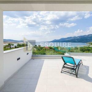 ROVANJSKA - Vila katnica s bazenom i velikim vrtom u blizini mora - 270m2