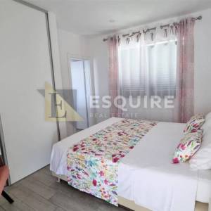 ROVANJSKA - Vila katnica s bazenom i velikim vrtom u blizini mora - 270m2