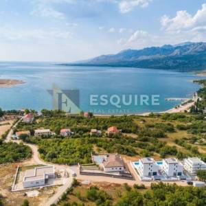 ROVANJSKA - Vila katnica s bazenom i velikim vrtom u blizini mora - 270m2