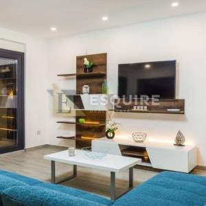 ROVANJSKA - Vila katnica s bazenom i velikim vrtom u blizini mora - 270m2
