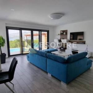 ROVANJSKA - Vila katnica s bazenom i velikim vrtom u blizini mora - 270m2