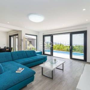 ROVANJSKA - Vila katnica s bazenom i velikim vrtom u blizini mora - 270m2