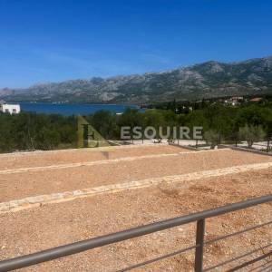 ROVANJSKA - Vila katnica s bazenom i velikim vrtom u blizini mora - 270m2