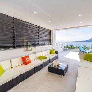 ROVANJSKA - Vila katnica s bazenom i velikim vrtom u blizini mora - 270m2