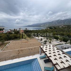 ROVANJSKA - Vila katnica s bazenom i velikim vrtom u blizini mora - 270m2