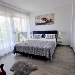 ROVANJSKA - Vila katnica s bazenom i velikim vrtom u blizini mora - 270m2