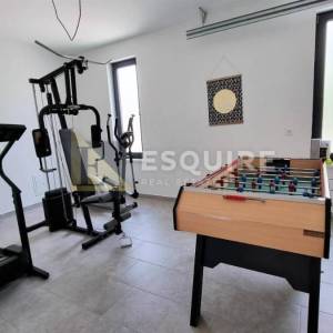 ROVANJSKA - Vila katnica s bazenom i velikim vrtom u blizini mora - 270m2