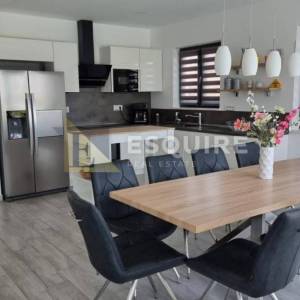 ROVANJSKA - Vila katnica s bazenom i velikim vrtom u blizini mora - 270m2