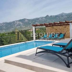 ROVANJSKA - Vila katnica s bazenom i velikim vrtom u blizini mora - 270m2
