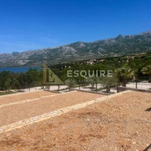 ROVANJSKA - Vila katnica s bazenom i velikim vrtom u blizini mora - 270m2