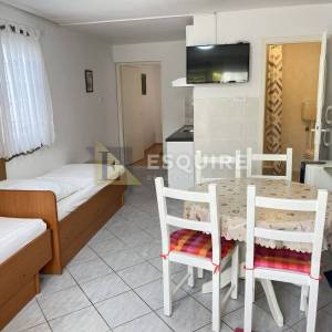 SABUNIKE - Apartmanska kuća sa 6 jedinica - 300m2