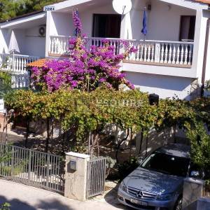 SABUNIKE - Apartmanska kuća sa 6 jedinica - 300m2