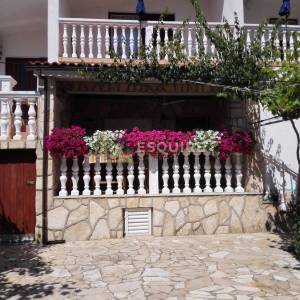 SABUNIKE - Apartmanska kuća sa 6 jedinica - 300m2