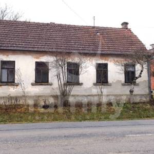 SAMO KOD NAS PRODAJA SAMOSTOJEĆE KUĆE ZA ADAPTACIJU SA VOĆNJAKOM