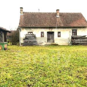 SAMO KOD NAS PRODAJA SAMOSTOJEĆE KUĆE ZA ADAPTACIJU SA VOĆNJAKOM