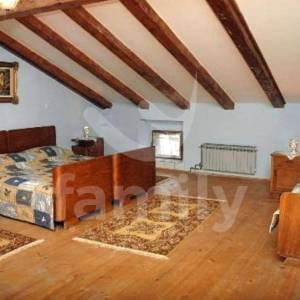SAMOODRŽIVA KUĆA IZ 18. STOLJEĆA SA SEDAM APARTMANA