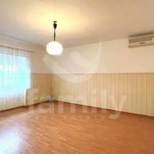 SAMOSTOJEĆA KUĆA NA ATRAKTIVNOJ LOKACIJI
