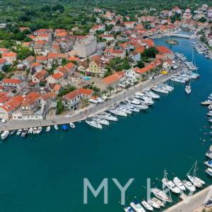 Samostojeća kuća Prvi red do Mora u Vrboskoj
