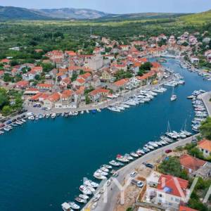 Samostojeća kuća Prvi red do Mora u Vrboskoj
