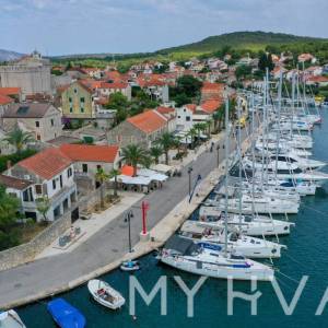 Samostojeća kuća Prvi red do Mora u Vrboskoj
