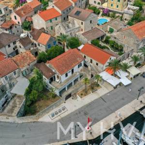 Samostojeća kuća Prvi red do Mora u Vrboskoj
